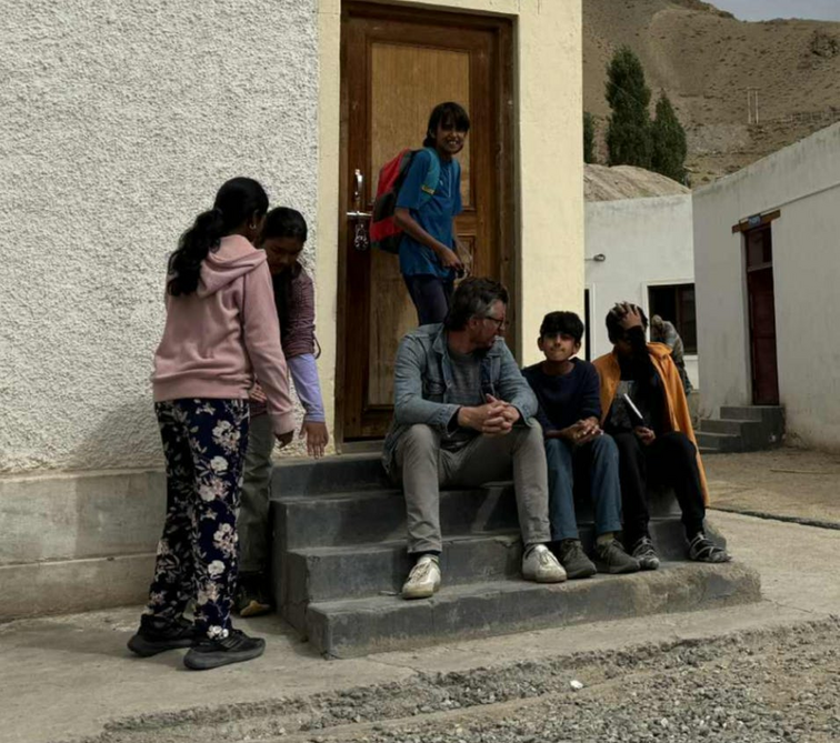 Mattias with Ladakh childrens.png